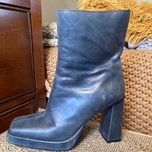 Vintage Leather Platform slate navy boots
